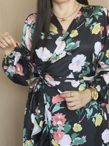 MAXIVESTIDO ENVOLVENTE CON VUELOS ESTAMPADO NEGRO