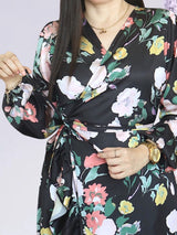 MAXIVESTIDO ENVOLVENTE CON VUELOS ESTAMPADO NEGRO