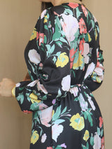 MAXIVESTIDO ENVOLVENTE CON VUELOS ESTAMPADO NEGRO