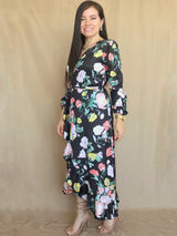 MAXIVESTIDO ENVOLVENTE CON VUELOS ESTAMPADO NEGRO