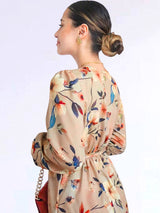 VESTIDO CORTO ENVOLVENTE CON VUELOS ESTAMPADO BEIGE