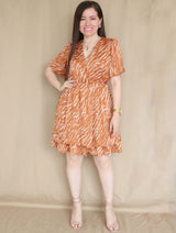 VESTIDO CORTO 2 CAPAS ESTAMPADO CAMELLO