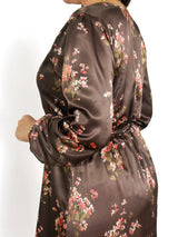 VESTIDO CORTO ENVOLVENTE CON VUELOS ESTAMPADO CHOCOLATE