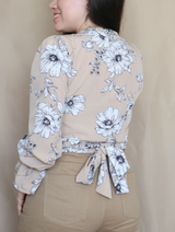 BLUSA ENVOLVENTE ESTAMPADA