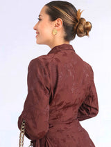 VESTIDO CORTO CAMISERO CON PLAQUETAS MARRÓN MOCA