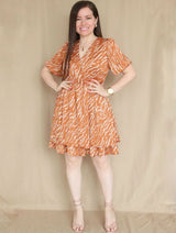 VESTIDO CORTO 2 CAPAS ESTAMPADO CAMELLO