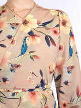 VESTIDO CORTO ENVOLVENTE CON VUELOS ESTAMPADO BEIGE