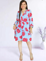 VESTIDO CORTO CAPAS CRUZADAS ESTAMPADO CELESTE