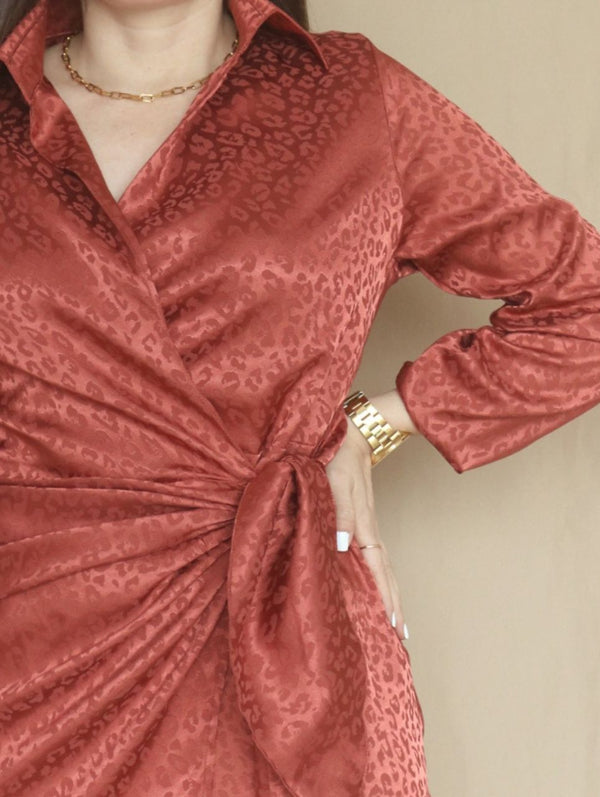 VESTIDO CORTO CRUZADO CON AMARRE TEJA ENTERO